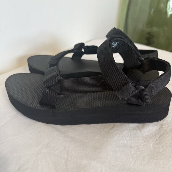 Teva Midform Universal sandals in black Size 9 Adjustable & Versatile Outdoor - Picture 2 of 9
